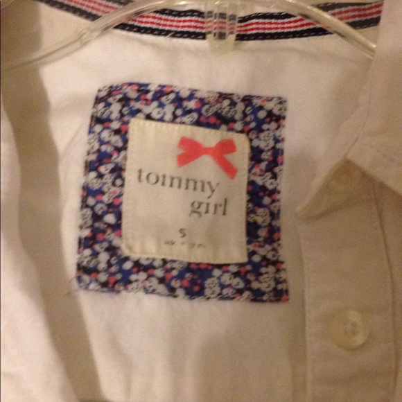 *Tommy girl white button down shirt - Picture 3 of 4